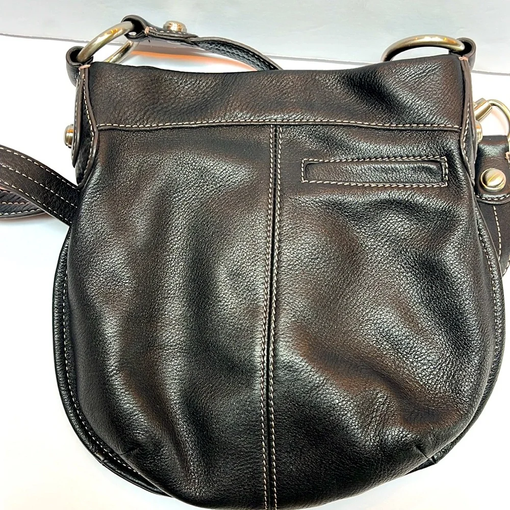 B Makowsky Crossbody Leather Purse - Picture 2 of 7